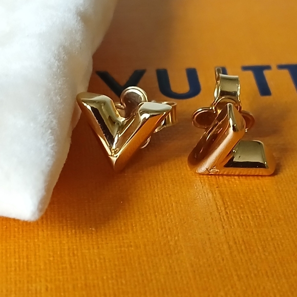Louis Vuitton Gold V Earrings - Picture 1 of 16